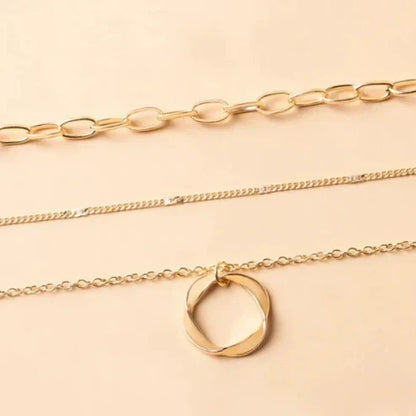 Carmen - Vintage necklace with gold chain and pendant