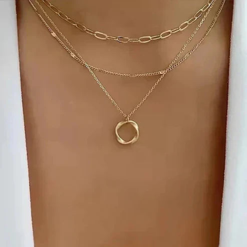 Carmen - Vintage necklace with gold chain and pendant